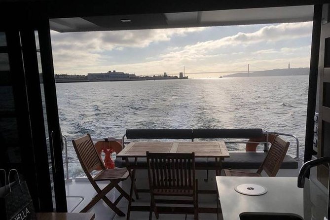 1H power catamaran up to 18 people in Lisbon - Setting Out From Doca do Bom Sucesso