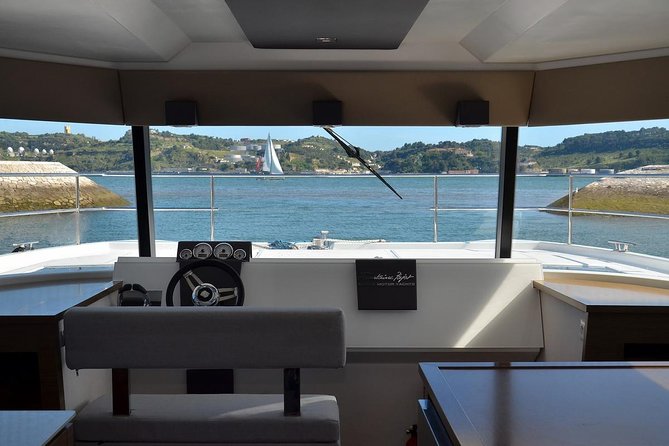 1H power catamaran up to 18 people in Lisbon - Is $660.77 Good Value?