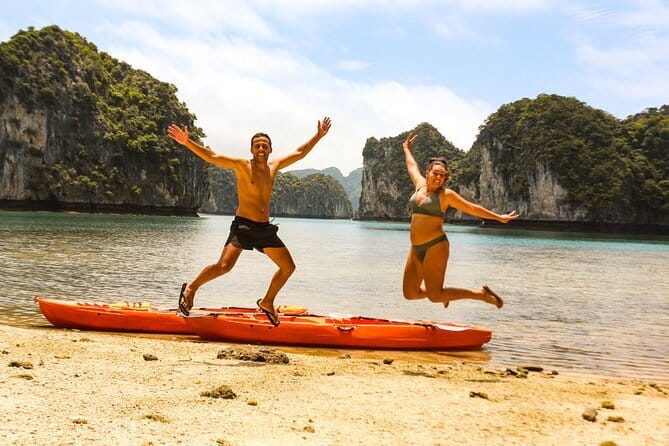 2 Days 1 Night The Catba Catamaran Paradise Cave Tour - A gentler second day in Cat Ba Town