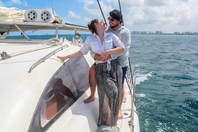 2 in 1 Catamaran to Isla Mujeres Tour from Cancun with Open Bar - The optional golf cart question