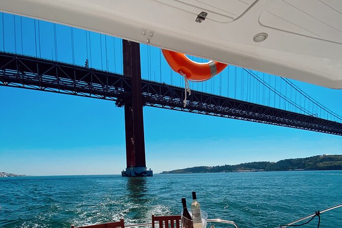 2H Lisbon Private Luxury Catamaran Tour with Welcome Drink - Cristo Rei across the Tagus