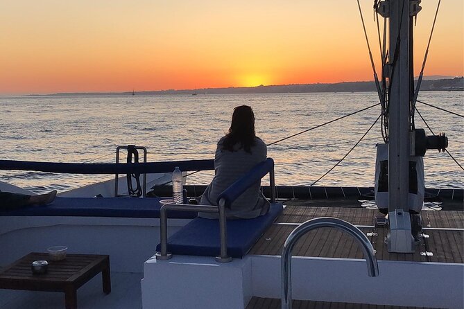 2H Private Sailing Catamaran "Vertigo" Tour in Lisbon up to 18pax - Commerce Square and the return to the dock