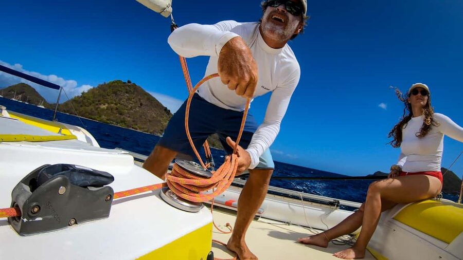 2h Sailing catamaran in La Baie des Saintes - Finding Saga beside the Terre de Haut ferry pier