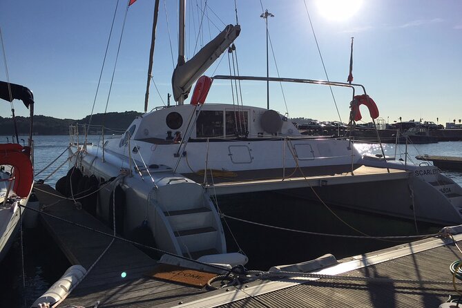 2H Tour on a Private Sailing Catamaran "Scarlett" up to 16 people - Food, drinks, and the bar