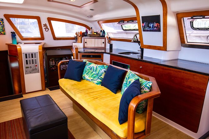 2hr Luxury Private Sailing Catamaran in Waikiki for 1-6 People - Crew service and the human side of the trip