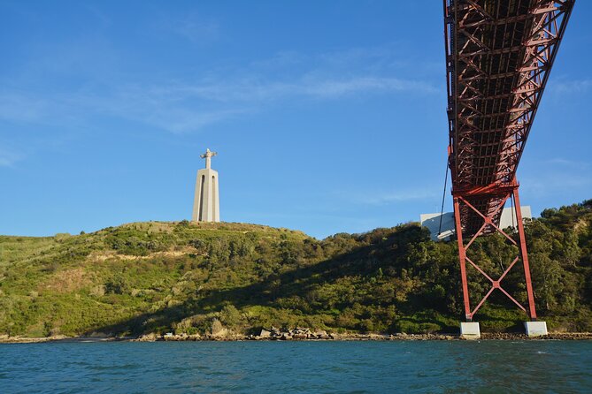 3 Hours Private Tour with Dives in Catamaran in Lisbon - Returning past Oeiras beaches