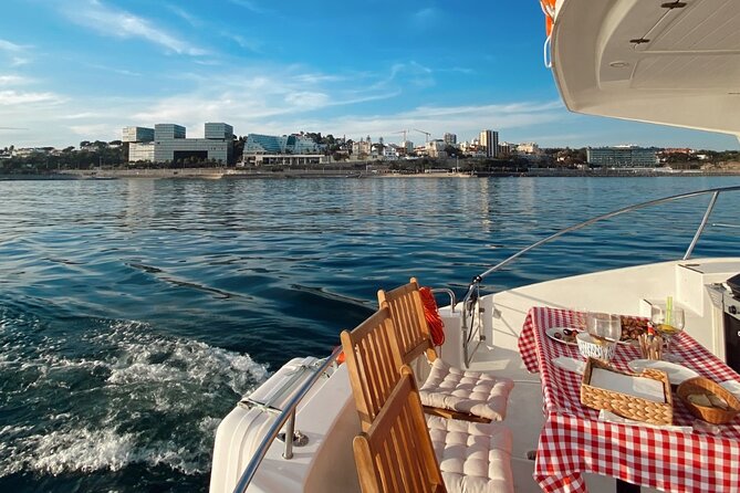 3 Hours Private Tour with Dives in Catamaran in Lisbon - Passing the Discoveries Monument