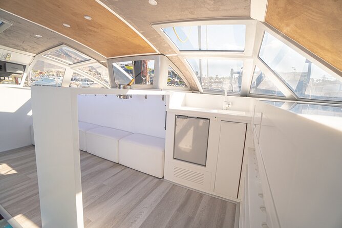 3 hrs. Whale Watching and Relaxing Chill Out Catamaran with glass floor - The southwest bay stop, 30 to 45 minutes