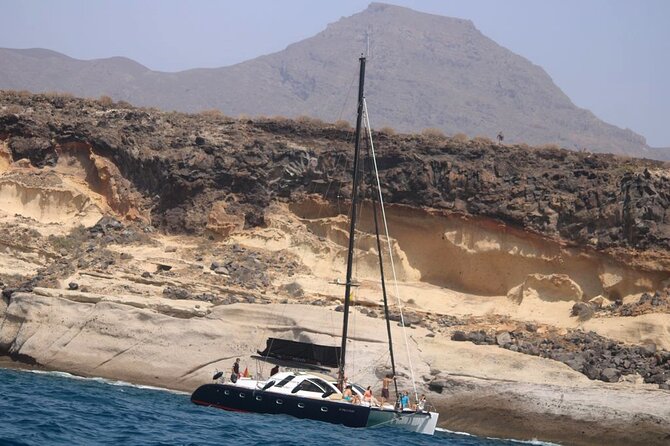 3 hrs. Whale Watching and Relaxing Chill Out Catamaran with glass floor - Why the maximum of 12 matters