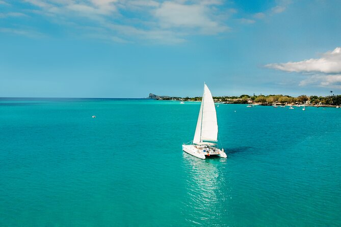 3 North Islands Catamaran Cruise with Lunch & Drinks on island. - Who will enjoy this cruise most?