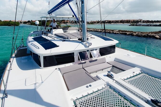 4 Hours Exclusive 45' Lagoon Catamaran Experience - The crew and the service style