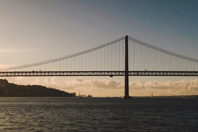 4 Hours Private Tour with Dives in Catamaran in Lisbon - Crew service and the small details