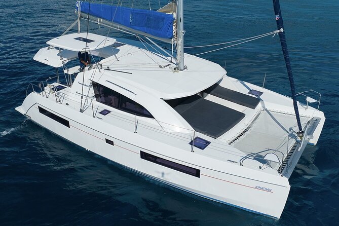 4H Lux 40' Catamaran All-Inclusive in Tulum and Playa del Carmen. - A crew that shapes the day