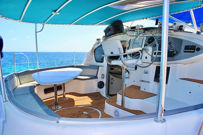 4hrs / 46ft Catamaran Private Charter From Cancun to Isla Mujeres - Sailing, music, and the open bar