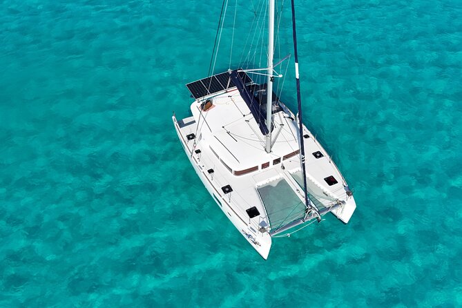 7hrs 42ft Luxury Catamaran Private Charter Cancun to Isla Mujeres - El Farito: 45 Minutes Over the Reef