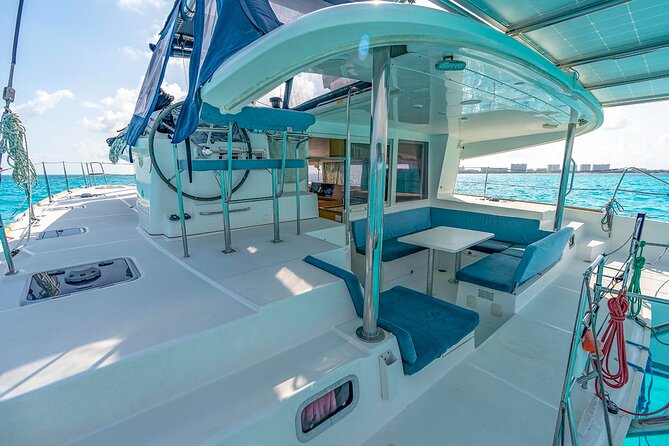 7hrs 42ft Luxury Catamaran Private Charter Cancun to Isla Mujeres - Lunch at the Beach Club