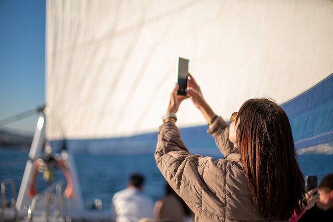 Afterwork on Catamaran with Live Music from Port Olimpic - Setting out from Port Olímpic