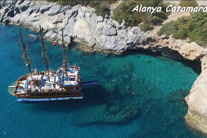 Alanya Catamaran Boat Trip incl. Lunch and drinks - What the crew and boat setup mean for you
