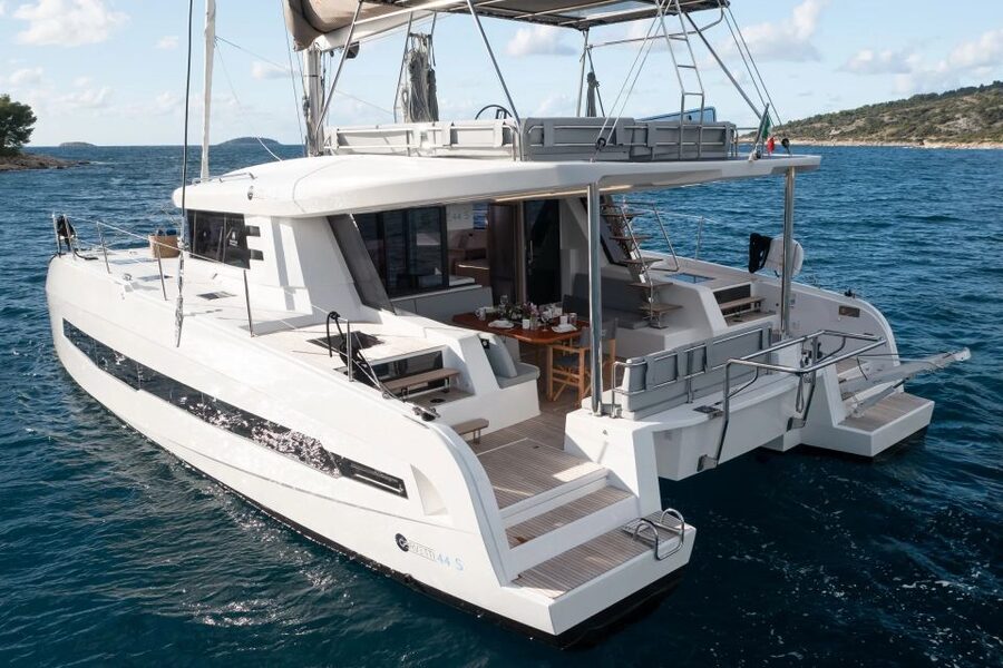 Albufeira: Algarve Private Sunset Catamaran Charter - Sunset light, food, and an easy evening