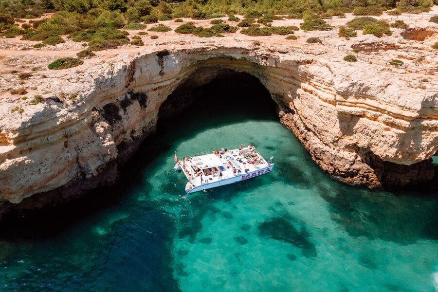 Albufeira: Caves and Coastline Catamaran Cruise to Benagil - A comfortable boat with room to move