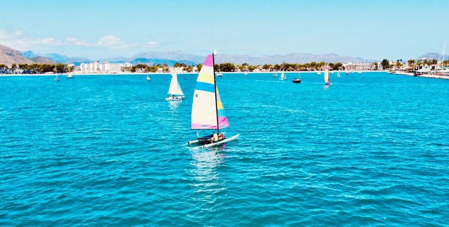 Alcudia: 1-Hour Catamaran Experience with Monitor for 2 - The one-hour route around Alcudia Bay