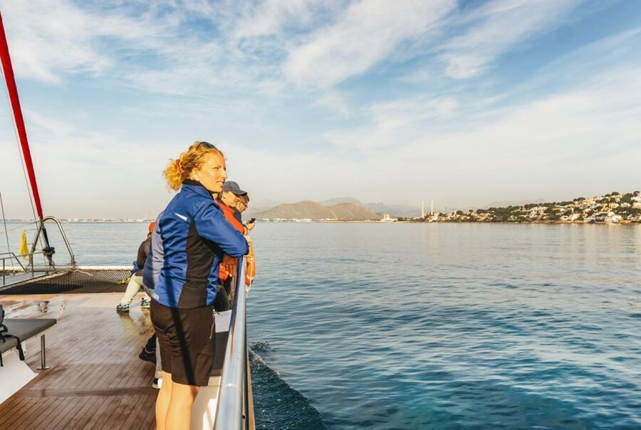 Alcudia: Sunset Catamaran Tour with Dinner and Snorkeling - Key points at a glance