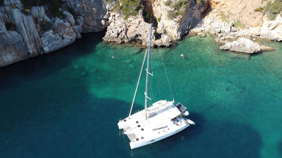 Alghero catamaran sunset tour Alghero - Who should book this Alghero sunset cruise?