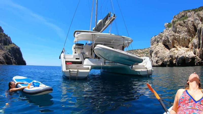 Alghero: Scenic Catamaran Cruise with Lunch and Snorkeling - Meeting the boat near Alghero’s port