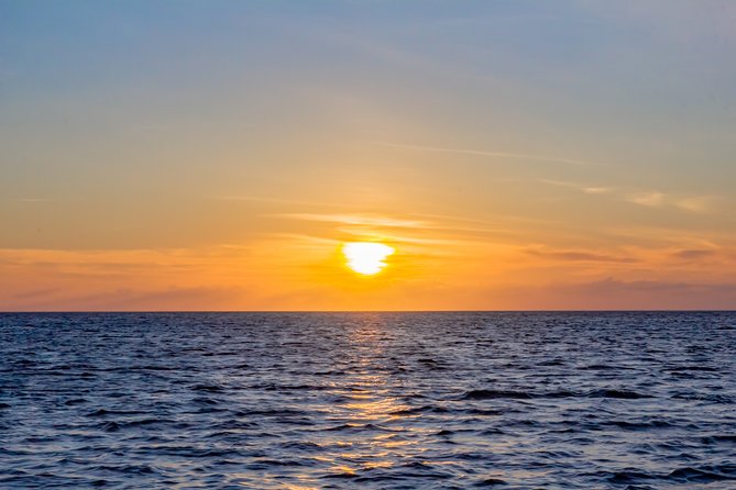 Aruba Sunset Sail Cruise Aboard The Dolphin Catamaran - How lively is the atmosphere?