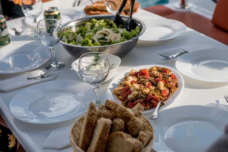 Athens: Half-Day Morning Catamaran Cruise with Meal & Drinks - What the five-hour schedule really gives you