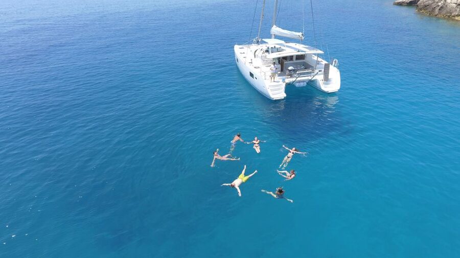 Athens: Riviera Catamaran Cruise with Meal and Drinks - Drinks, swimming, and the return sail