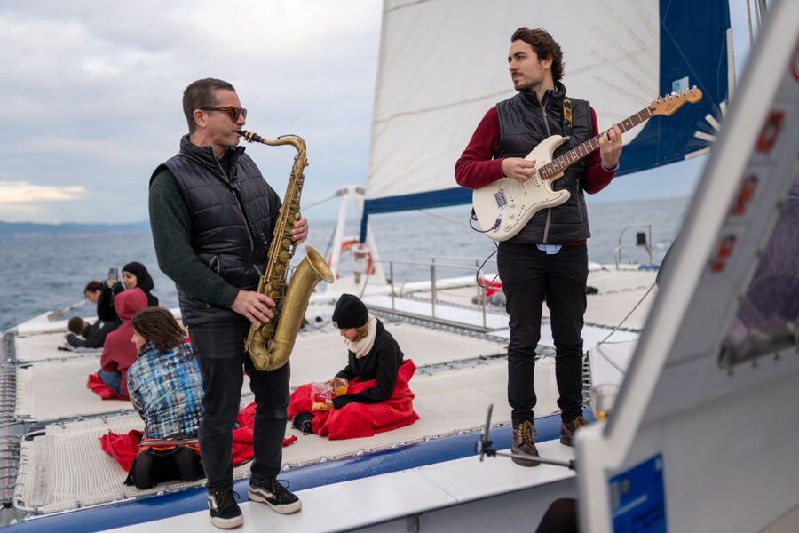 Barcelona: Catamaran Cruise with optional Live Jazz Music - Setting out from Las Ramblas and the Columbus statue