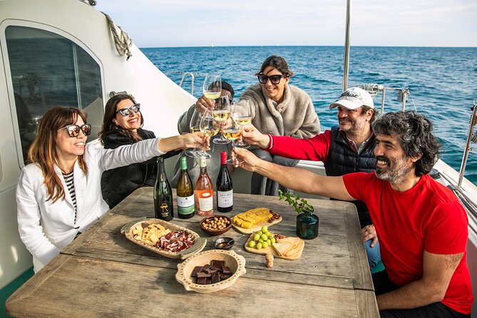 Barcelona: Premium Private Wine Tasting & Tapas in a Catamaran - Five details that shape the experience