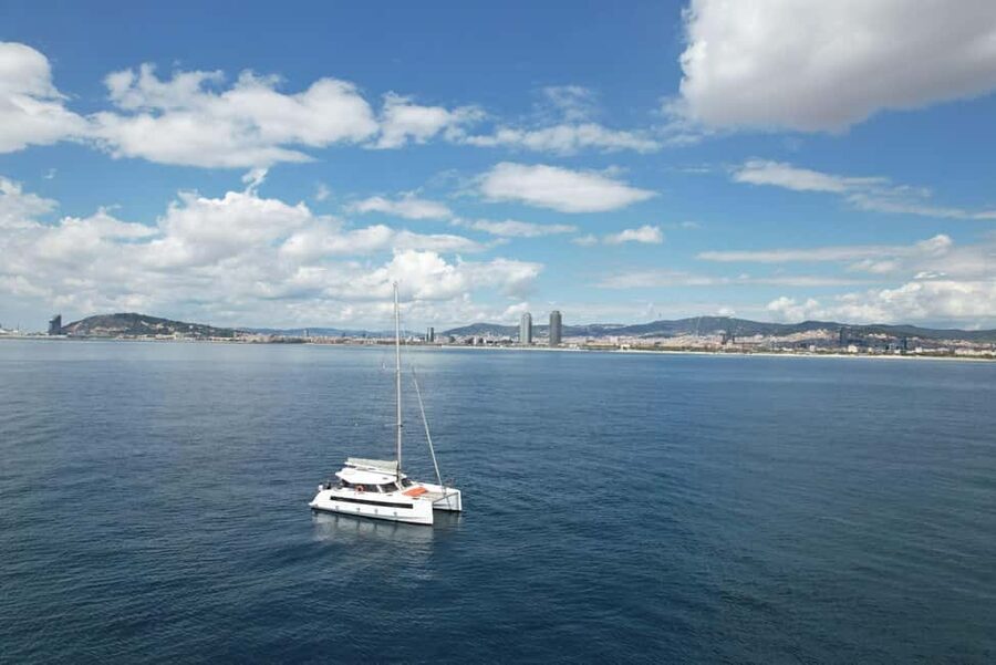 Barcelona: Shared cruise on a catamaran Drink+Local Tapa - Key points to know before sailing