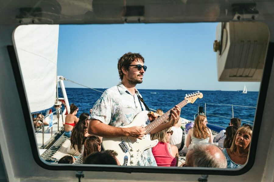 Barcelona: Sunset Catamaran Cruise with Live Music - Arriving Early And Choosing Your Spot