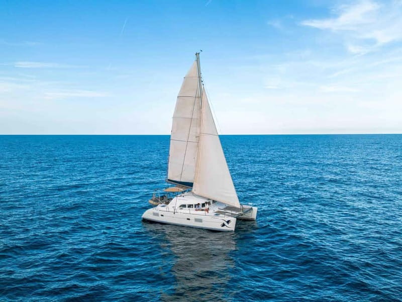 Barcelona: Sunset Catamaran Cruise with Wine and Tapa - What the group size means