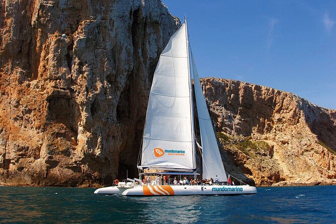 Bay trip in Calpe or Altea with a sailing catamaran - What this Benidorm catamaran trip actually offers