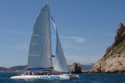 Bay trip in Calpe or Altea with a sailing catamaran