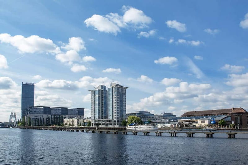 Berlin: East Side Gallery Spree Cruise in a Solar Catamaran - Key points at a glance
