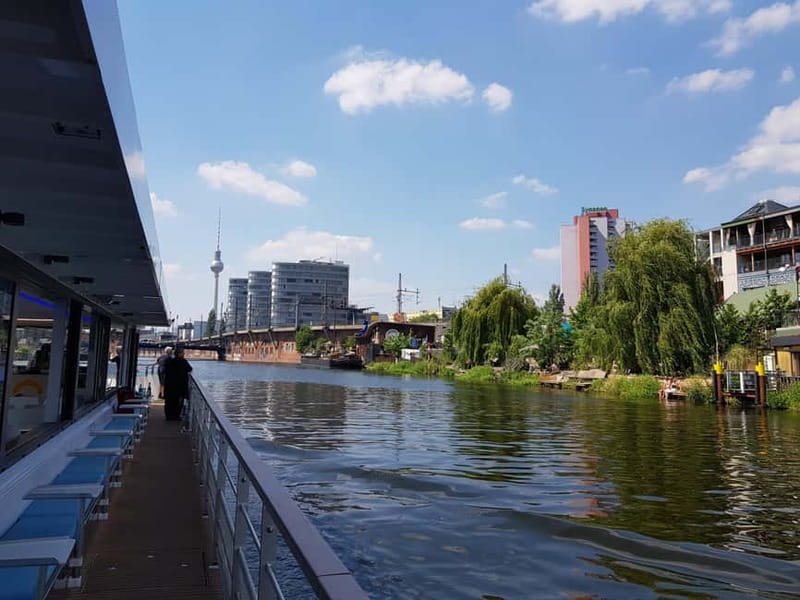 Berlin: East Side Gallery Spree Cruise in a Solar Catamaran - Finding the boat at Jannowitzbrücke