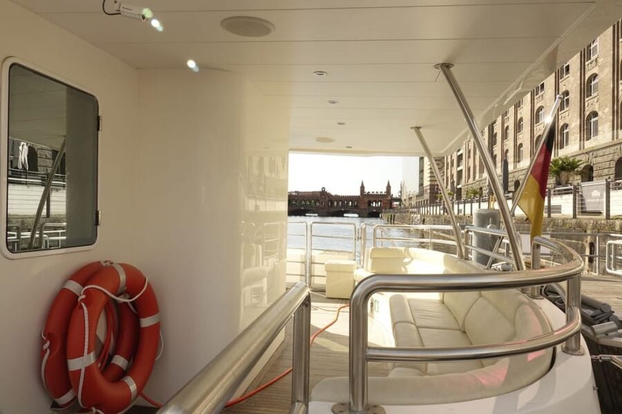 Berlin: Solar Powered Sunset Catamaran Cruise & Audio Guide - Museum Island and the government district