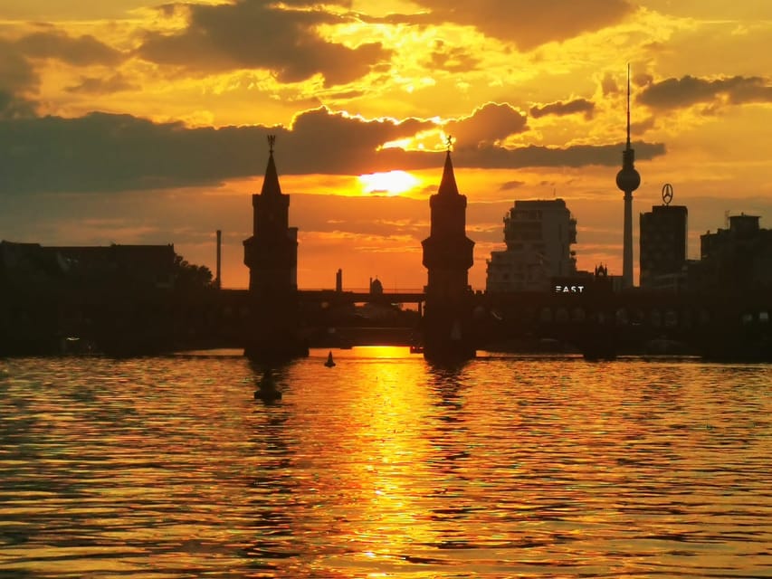 Berlin: Solar Powered Sunset Catamaran Cruise & Audio Guide - Choosing the best seat and preparing for the weather