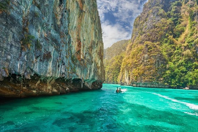 Blu Anda Catamaran to Phi Phi from Phuket - Maya Bay and the famous Phi Phi scenery