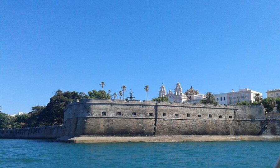 Cádiz: Bay of Cádiz Catamaran Tour with Host - Why Cádiz is worth seeing from the water