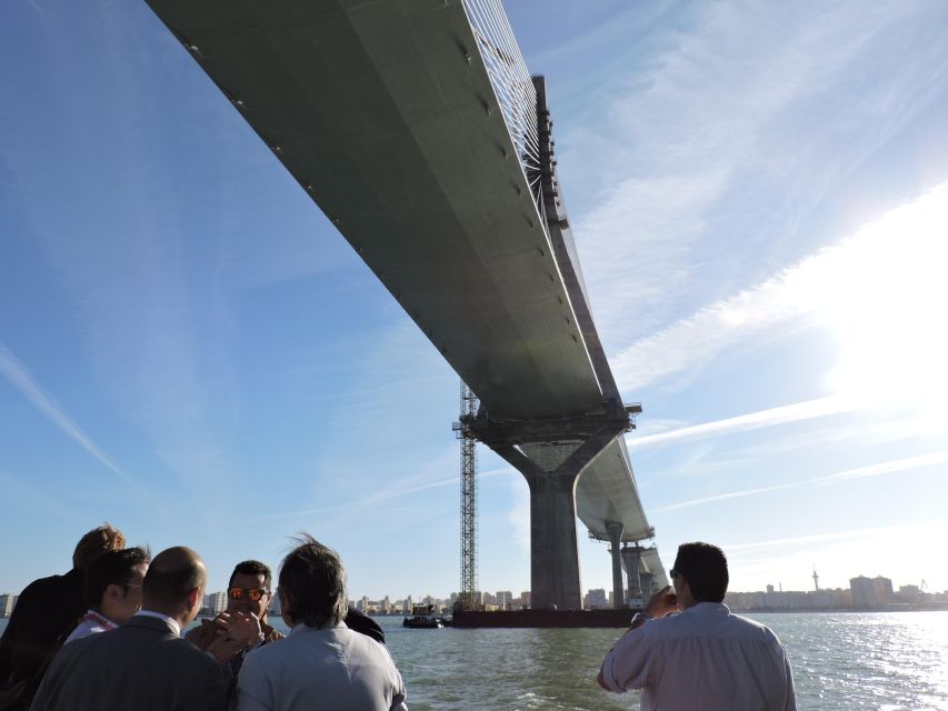 Cádiz: Bay of Cádiz Catamaran Tour with Host - Drinks, snacks, and onboard comfort