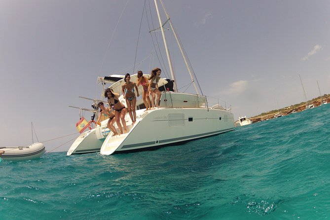 Calo des Mort Private Catamaran Tour - Pack the picnic because the cooler is empty
