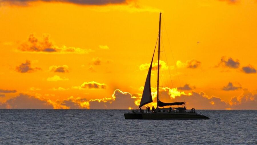 Cambrils: Costa Dorada Sunset Catamaran Cruise with Drinks - Finding the Best Place on the Catamaran