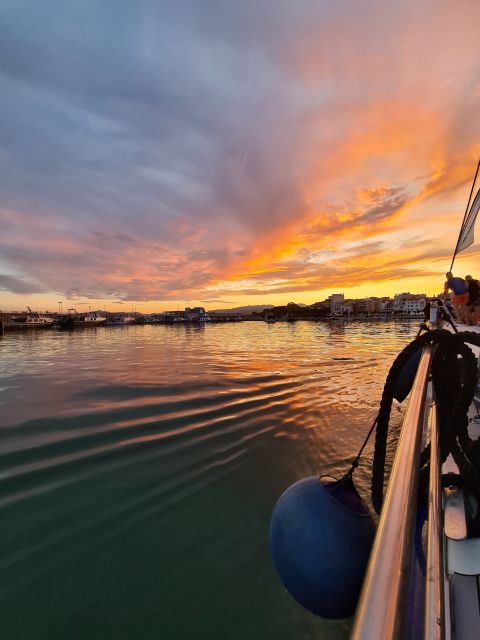 Cambrils: Costa Dorada Sunset Catamaran Cruise with Drinks - Practical Tips for a Better Evening