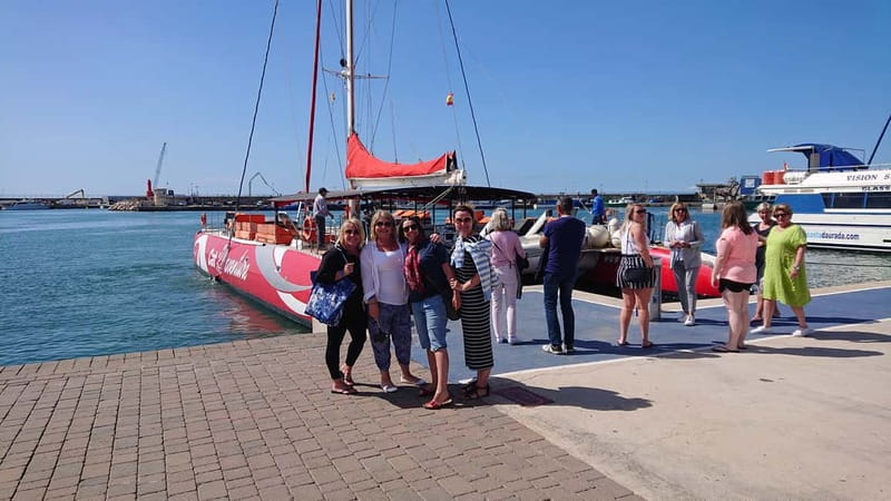 Cambrils/Salou: Coastline Catamaran 2h with drinks, pickup - The Balinese bed and the drinks package