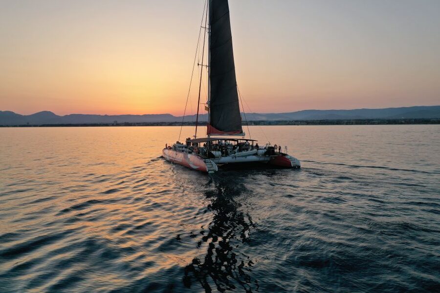 Cambrils: Sunset Catamaran Cruise & Drinks w/ Sunbed - Setting off from Cambrils harbor